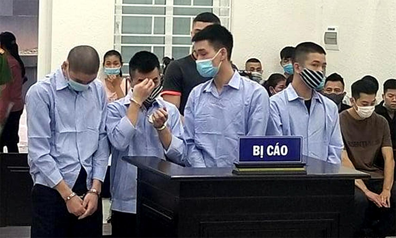 Nhóm bị cáo trong vụ án "Cướp tài sản" xảy ra vào năm 2016.