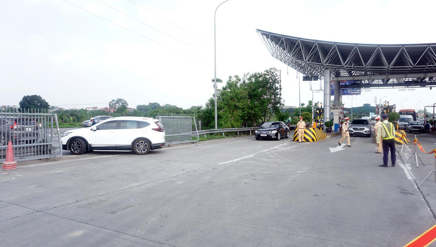 Thực hiện đợt cao điểm của Cục CSGT, lực lượng CSGT toàn quốc tiếp tục tăng cường tuần tra kiểm soát bảo đảm trật tự an toàn giao thông, trật tự xã hội dịp lễ 30/4 - 1/5 và bảo vệ bầu cử Đại biểu Quốc hội khóa XV và đại biểu Hội đồng nhân dân các cấp nhiệm kỳ 2021 – 2026.