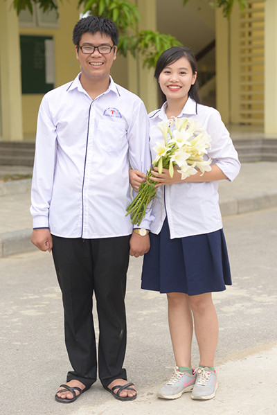 Mẹ bất khóc, thức cả đêm chờ 'chàng trai vàng' Toán học ảnh 1