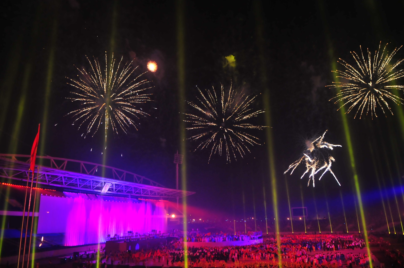 Đêm hội pháo hoa rực rỡ mừng Thủ đô nghìn tuổi ảnh 10