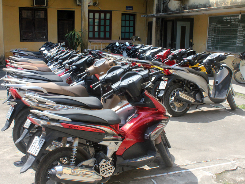 Với thủ đoạn làm giả giấy tờ tinh vi, băng nhóm này đã bán xe trộm cắp với giá 30-85 triệu. Ảnh: An Phú