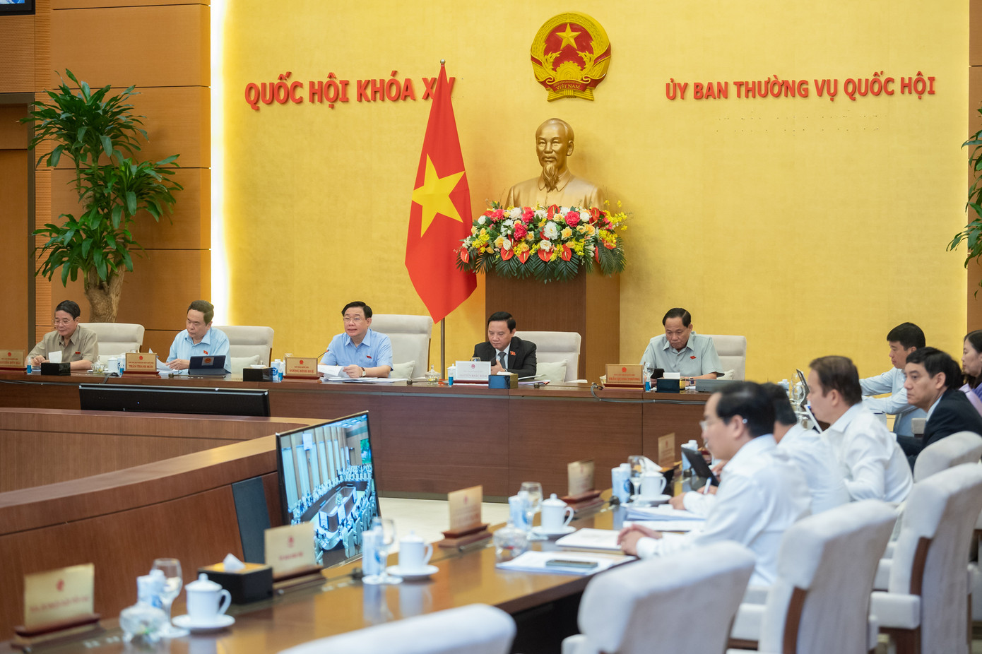 Chủ tịch Quốc hội Vương Đình Huệ điều hành nội dung thảo luận. (Ảnh: Quốc hội)