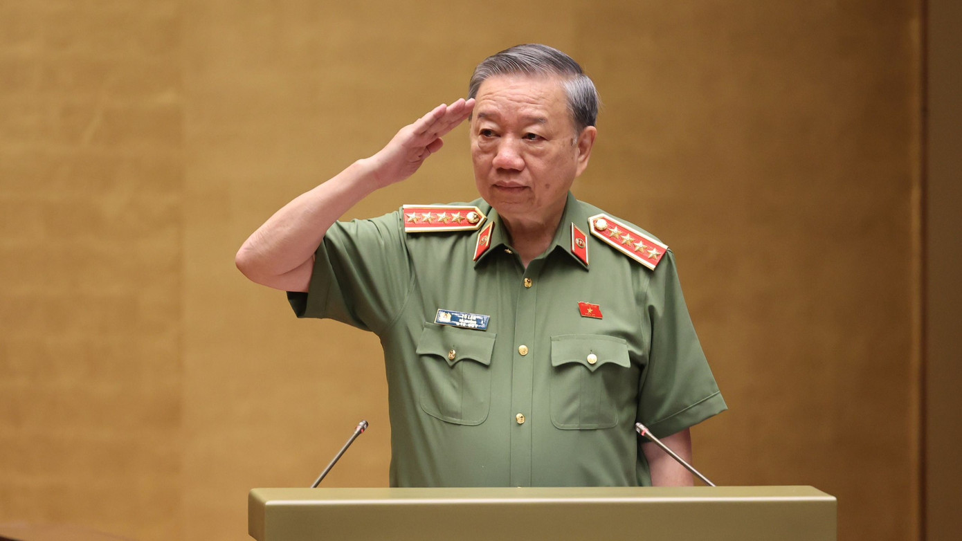 Bộ trưởng Bộ Công an Tô Lâm trình Quốc hội dự án Luật Lực lượng tham gia bảo vệ an ninh, trật tự ở cơ sở, sáng 20/6. Ảnh Như Ý Bộ trưởng Bộ Công an Tô Lâm trình Quốc hội dự án Luật Lực lượng tham gia bảo vệ an ninh, trật tự ở cơ sở, sáng 20/6. Ảnh Như Ý