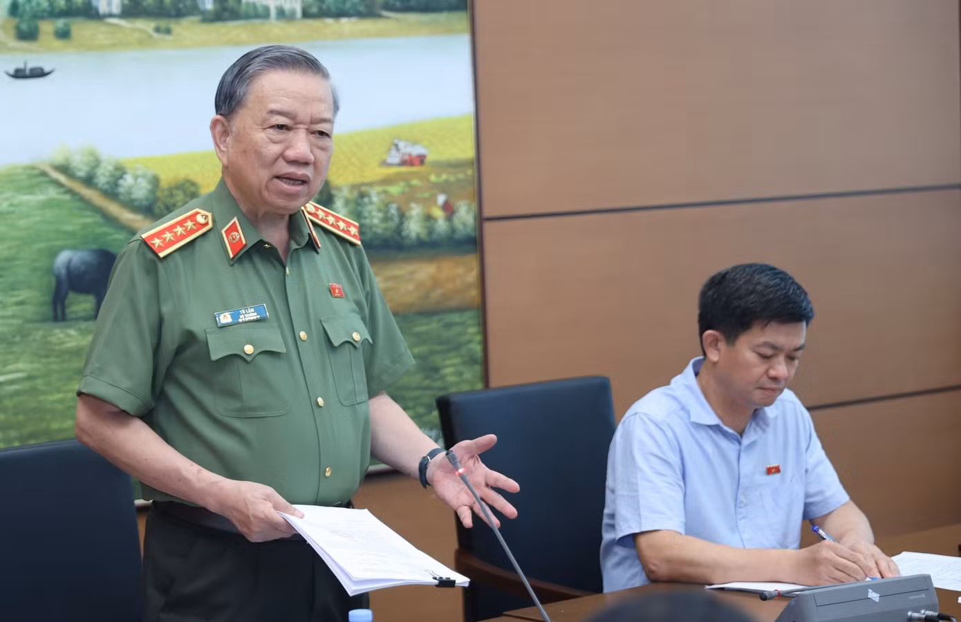 Đại tướng Tô Lâm, Bộ trưởng Công an tại phiên thảo luận ở Tổ, sáng 20/6. Ảnh Như Ý