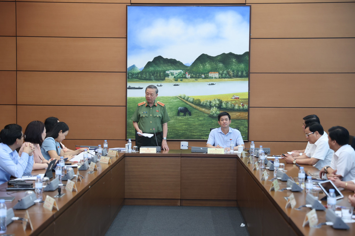 Bộ trưởng Bộ Công an phát biểu tại phiên thảo luận. Ảnh: Như Ý