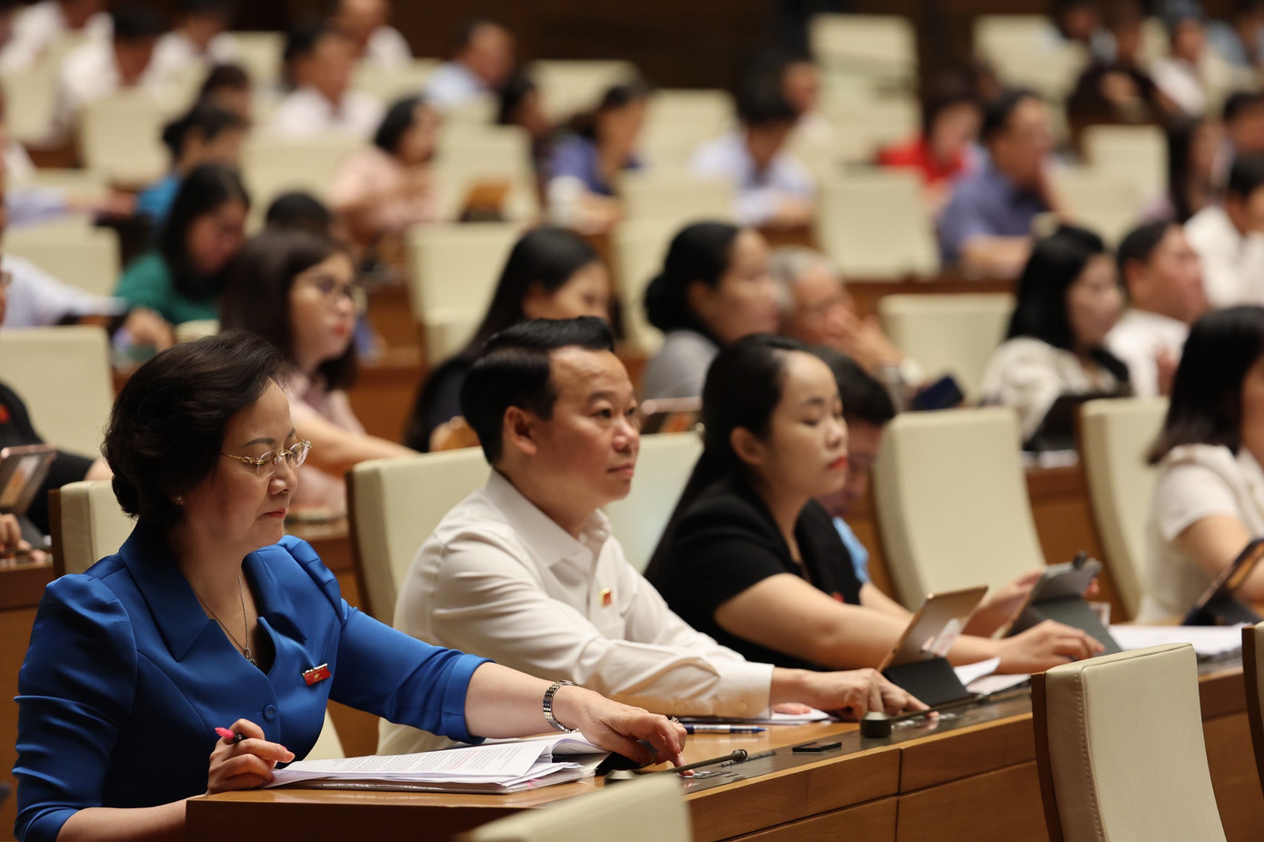 Quốc hội biểu quyết thông qua dự thảo Nghị quyết phê chuẩn quyết toán ngân sách Nhà nước năm 2021, chiều 19/6. (Ảnh: Như Ý) Quốc hội biểu quyết thông qua dự thảo Nghị quyết phê chuẩn quyết toán ngân sách Nhà nước năm 2021, chiều 19/6. (Ảnh: Như Ý)