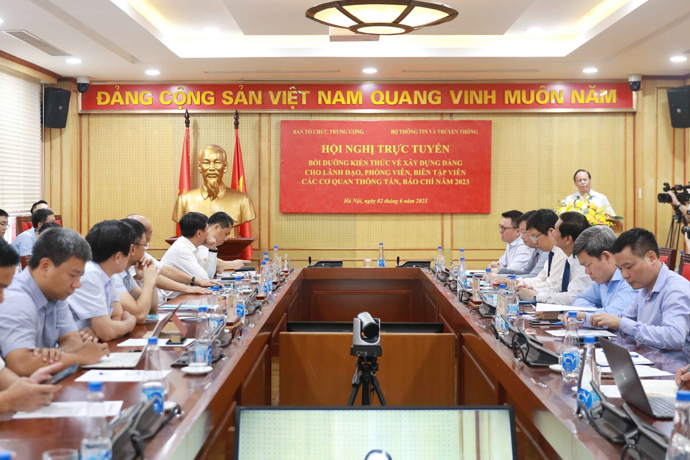 Hội nghị có sự tham dự của lãnh đạo các cơ quan báo chí cùng hơn 1.800 đại biểu.