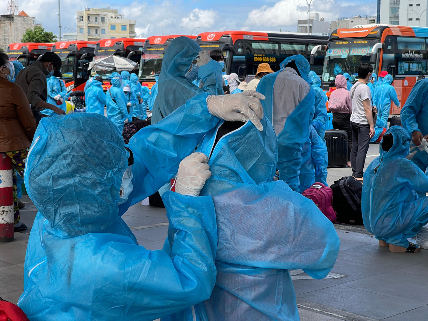 Lao động trở lại TPHCM làm việc phải tiêm vắc xin mũi 1 đủ 14 ngày và có giấy xét nghiệm kết quả âm tính