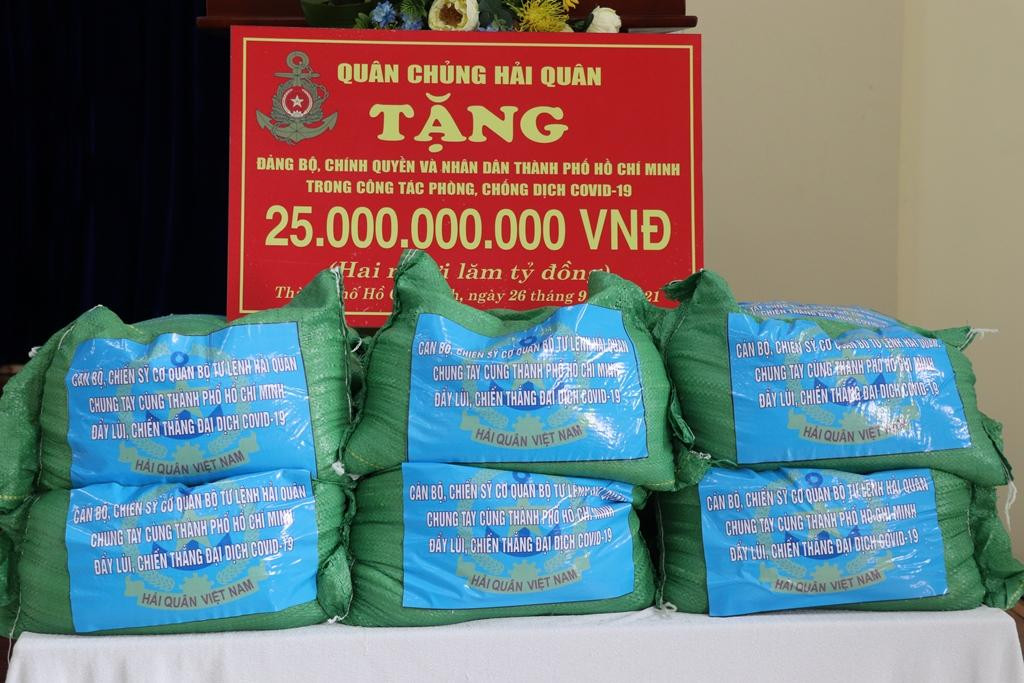 Số gạo cán bộ chiến sỹ Bộ Tư lệnh Hải Quân trao tặng TPHCM hỗ trợ chống dịch COVID-19 Số gạo cán bộ chiến sỹ Bộ Tư lệnh Hải Quân trao tặng TPHCM hỗ trợ chống dịch COVID-19