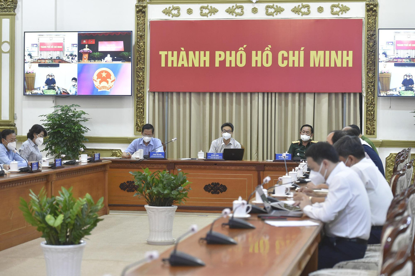 Phó Thủ tướng Vũ Đức Đam cùng Tổ Công tác đặc biệt của Chính phủ làm việc với Ban Chỉ đạo phòng, chống dịch TPHCM Phó Thủ tướng Vũ Đức Đam cùng Tổ Công tác đặc biệt của Chính phủ làm việc với Ban Chỉ đạo phòng, chống dịch TPHCM