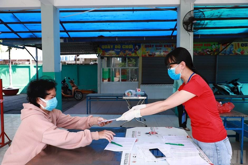 Thời gian giãn cách kéo dài, số người gặp khó khăn cần trợ cấp đợt 3 đã tăng lên đến gần 5 triệu trường hợp, vượt khả năng cân đối ngân sách của TPHCM Thời gian giãn cách kéo dài, số người gặp khó khăn cần trợ cấp đợt 3 đã tăng lên đến gần 5 triệu trường hợp, vượt khả năng cân đối ngân sách của TPHCM