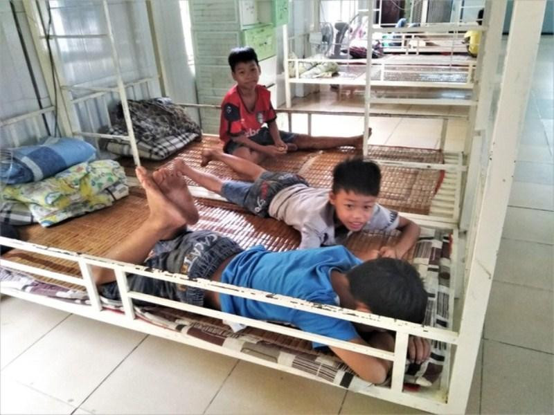 Những đứa trẻ mồ côi đang được nuôi dưỡng tại chùa Long Hoa (TPHCM) Những đứa trẻ mồ côi đang được nuôi dưỡng tại chùa Long Hoa (TPHCM)