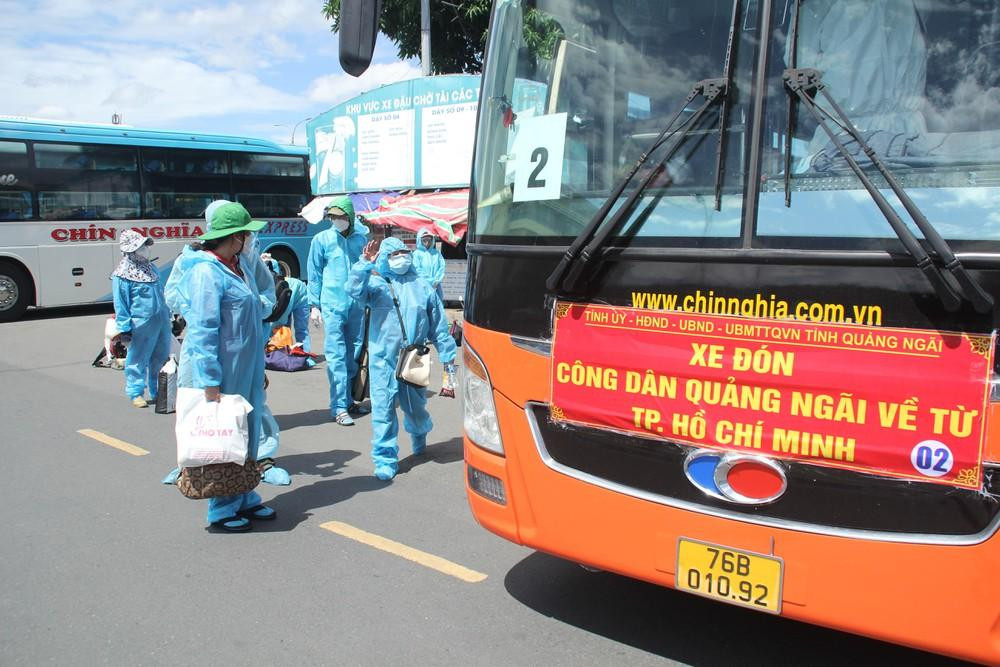 Trong thời gian thực hiện giãn cách xã hội, TPHCM đã phối hợp với các tỉnh tổ chức đưa hơn 30.000 lao động về quê Trong thời gian thực hiện giãn cách xã hội, TPHCM đã phối hợp với các tỉnh tổ chức đưa hơn 30.000 lao động về quê