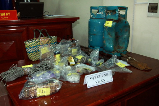 Vật chứng vụ án tại phiên tòa. (Ảnh: Doãn Tấn/TTXVN) 