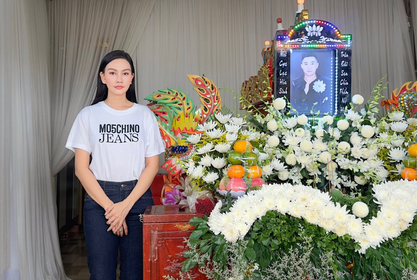 Nghệ sĩ tới viếng Nam Phong lần cuối. Nghệ sĩ tới viếng Nam Phong lần cuối.