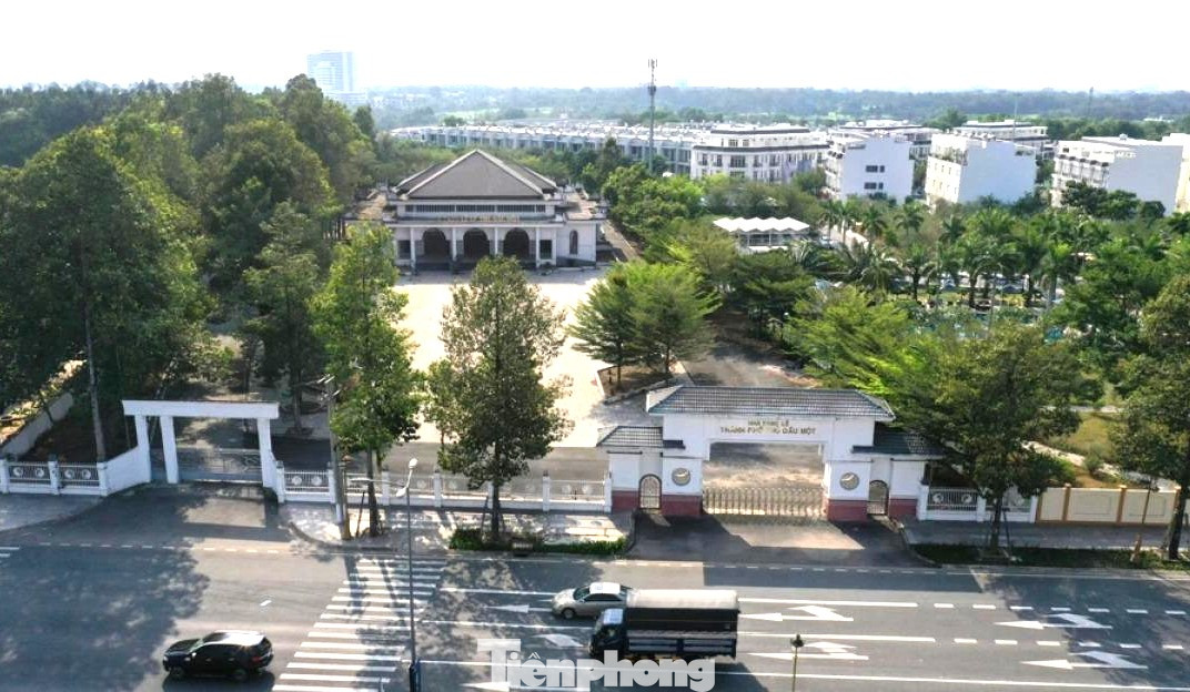 Tính đến thời điểm hiện tại, Nhà tang lễ TP. Thủ Dầu Một là công trình lớn nhất tại Bình Dương phục vụ tang lễ. Tính đến thời điểm hiện tại, Nhà tang lễ TP. Thủ Dầu Một là công trình lớn nhất tại Bình Dương phục vụ tang lễ.