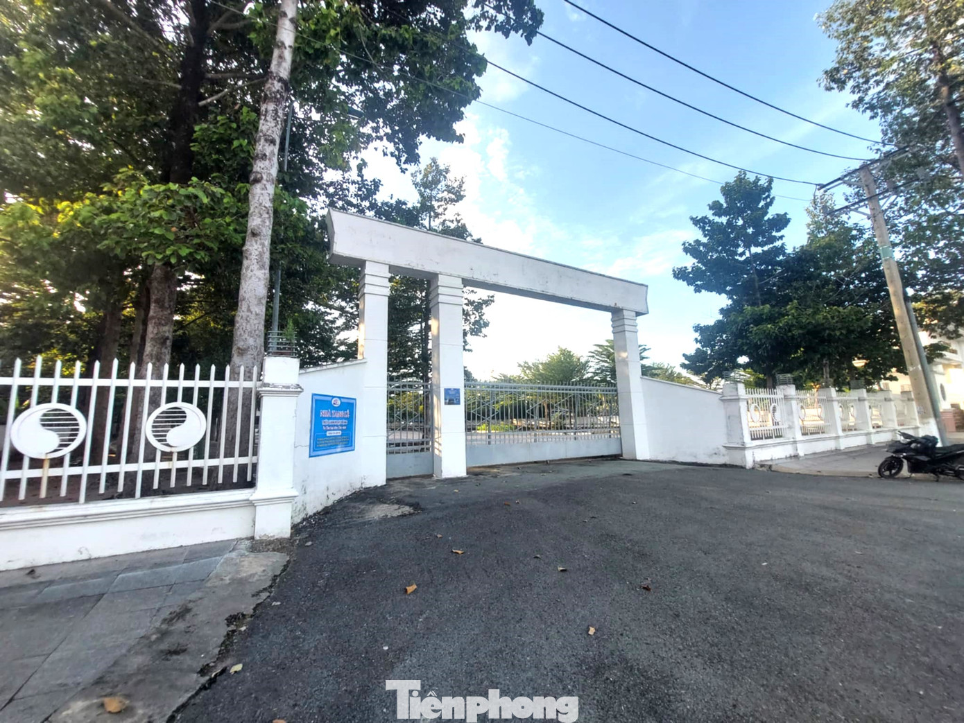 Nhà tang lễ sẽ hoạt động tất cả các ngày trong tuần, kể cả thứ Bảy và Chủ nhật. Đặc biệt, trong thời gian đầu hoạt động, trung tâm sẽ miễn phí hoàn toàn các dịch vụ cho tổ chức, cá nhân có nhu cầu sử dụng nhà tang lễ để tổ chức lễ tang cho đến khi có thông báo mới. Nhà tang lễ sẽ hoạt động tất cả các ngày trong tuần, kể cả thứ Bảy và Chủ nhật. Đặc biệt, trong thời gian đầu hoạt động, trung tâm sẽ miễn phí hoàn toàn các dịch vụ cho tổ chức, cá nhân có nhu cầu sử dụng nhà tang lễ để tổ chức lễ tang cho đến khi có thông báo mới.