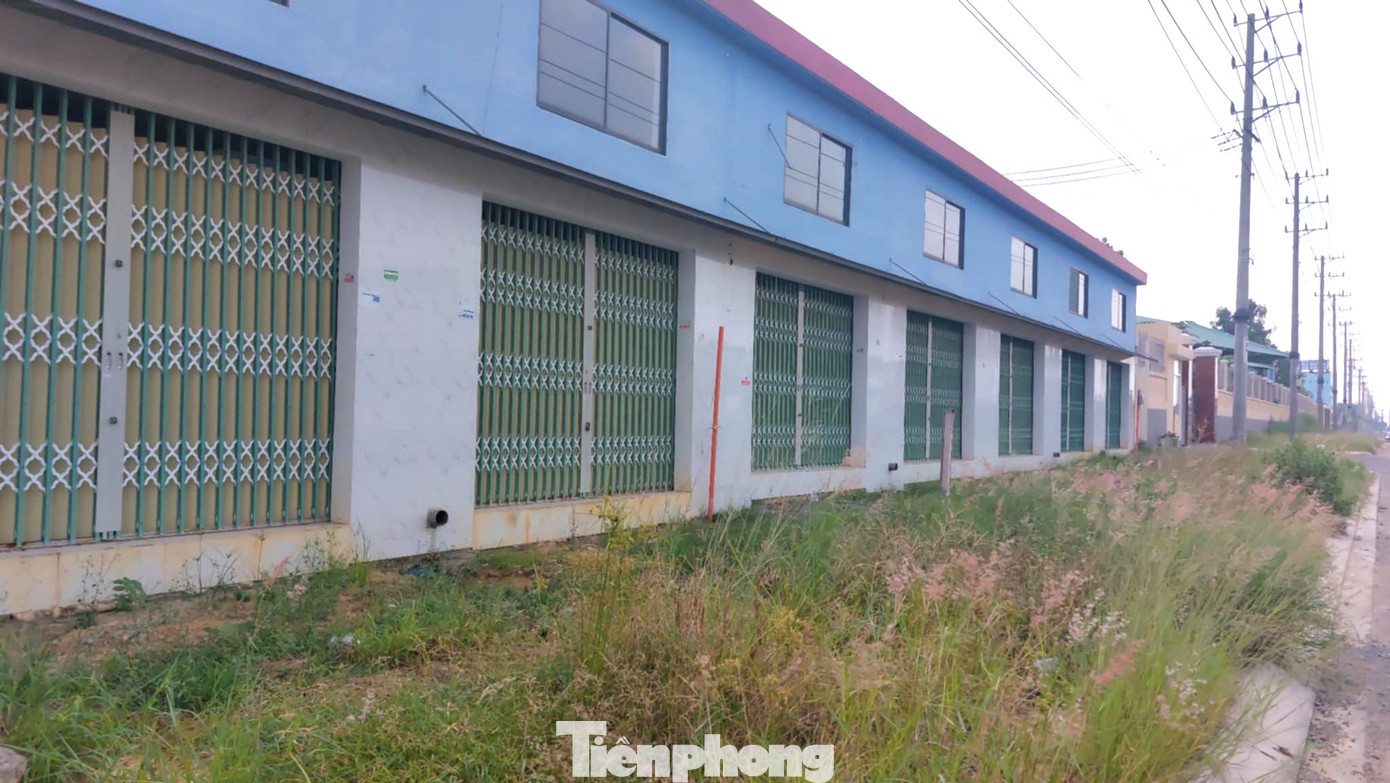 Dự án mở rộng, nâng cấp quốc lộ 13 đoạn qua TP. Thủ Dầu Một đã bàn giao 100% mặt bằng. Dự án mở rộng, nâng cấp quốc lộ 13 đoạn qua TP. Thủ Dầu Một đã bàn giao 100% mặt bằng.