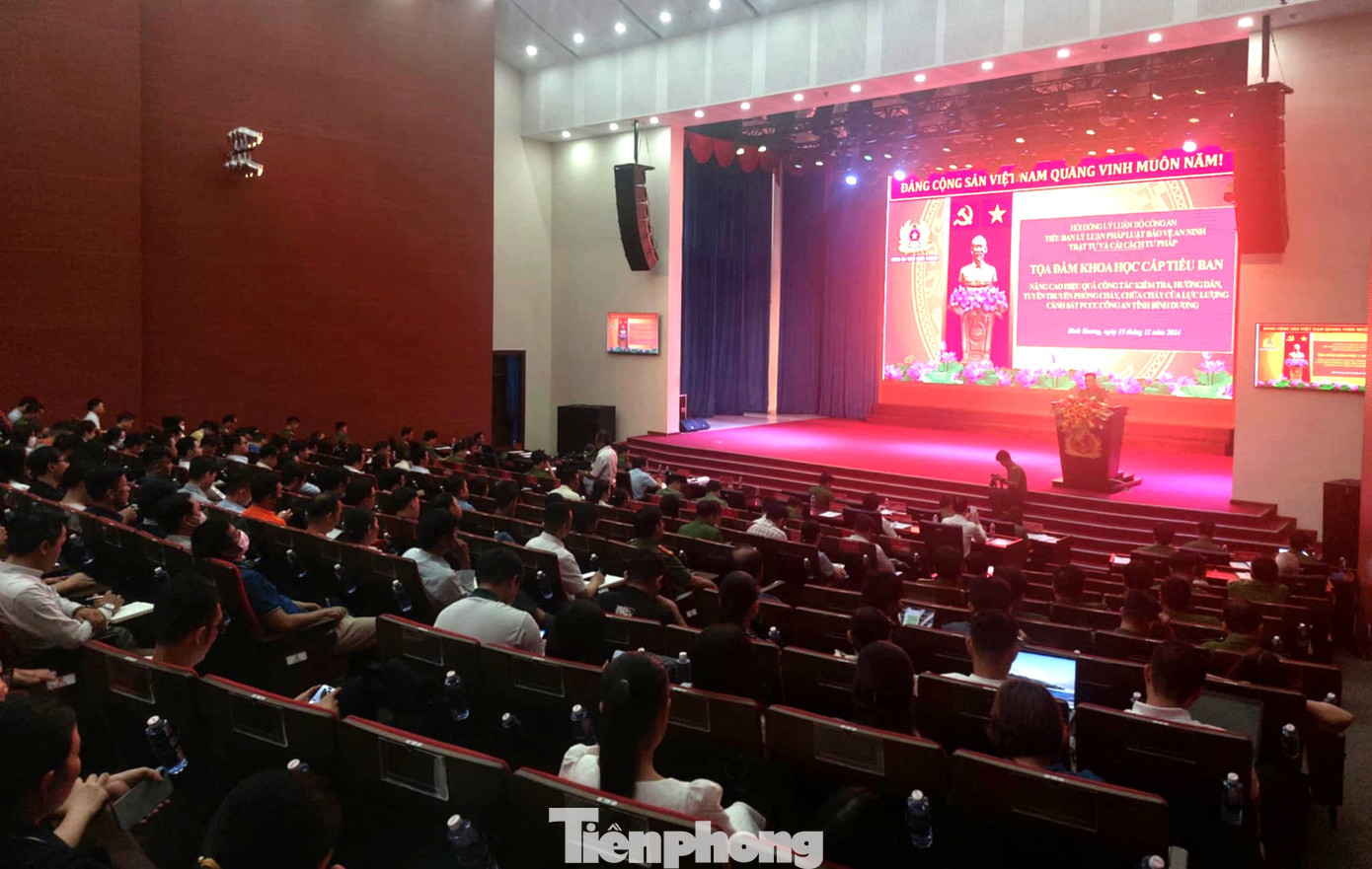 Tọa đàm khoa học với chủ đề “Nâng cao hiệu quả công tác kiểm tra, hướng dẫn, tuyên truyền phòng cháy, chữa cháy của lực lượng Cảnh sát PCCC”. Tọa đàm khoa học với chủ đề “Nâng cao hiệu quả công tác kiểm tra, hướng dẫn, tuyên truyền phòng cháy, chữa cháy của lực lượng Cảnh sát PCCC”.