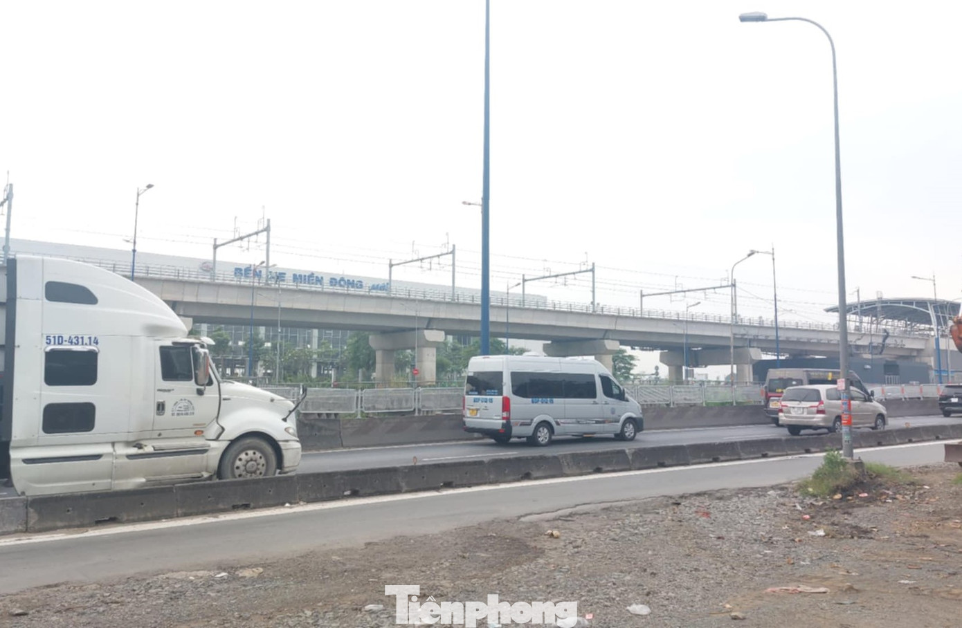 Điểm đấu nối Trục chính Đông - Tây với Bến xe Miền Đông mới chưa hoàn thiện.