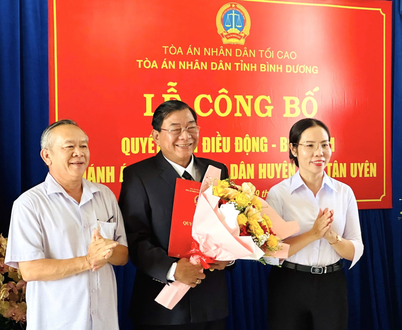 Ông Nguyễn Văn Thanh (giữa) giữ chức Chánh tòa Tòa Dân sự TAND tỉnh Bình Dương Ông Nguyễn Văn Thanh (giữa) giữ chức Chánh tòa Tòa Dân sự TAND tỉnh Bình Dương