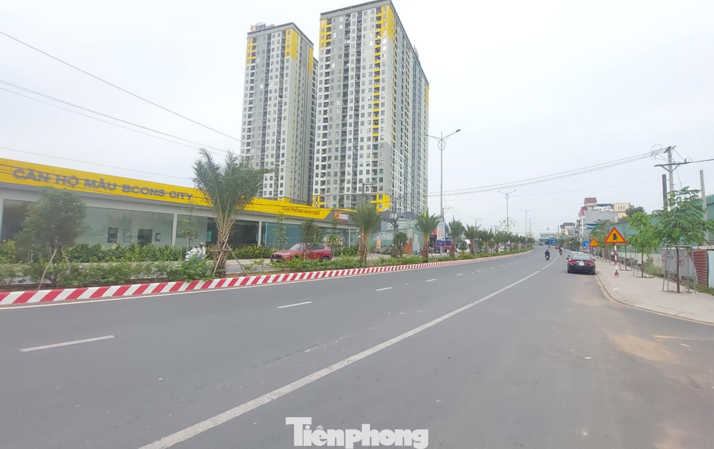 Tổng mức đầu tư dự án khoảng 730 tỷ đồng, khởi công vào năm 2021. Trục chính Đông - Tây có dải phân cách ở giữa được trồng hoa, cây xanh. Toàn tuyến đường này có một đoạn giữa chưa bố trí dải phân cách cứng.