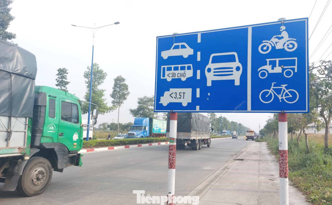 Theo tìm hiểu của phóng viên, đường Điện Biên Phủ được xây dựng và đưa vào sử dụng từ trước năm 2010. Trước đó, tuyến đường này có vạch kẻ phân chia 6 làn xe cả hai chiều. Theo tìm hiểu của phóng viên, đường Điện Biên Phủ được xây dựng và đưa vào sử dụng từ trước năm 2010. Trước đó, tuyến đường này có vạch kẻ phân chia 6 làn xe cả hai chiều.