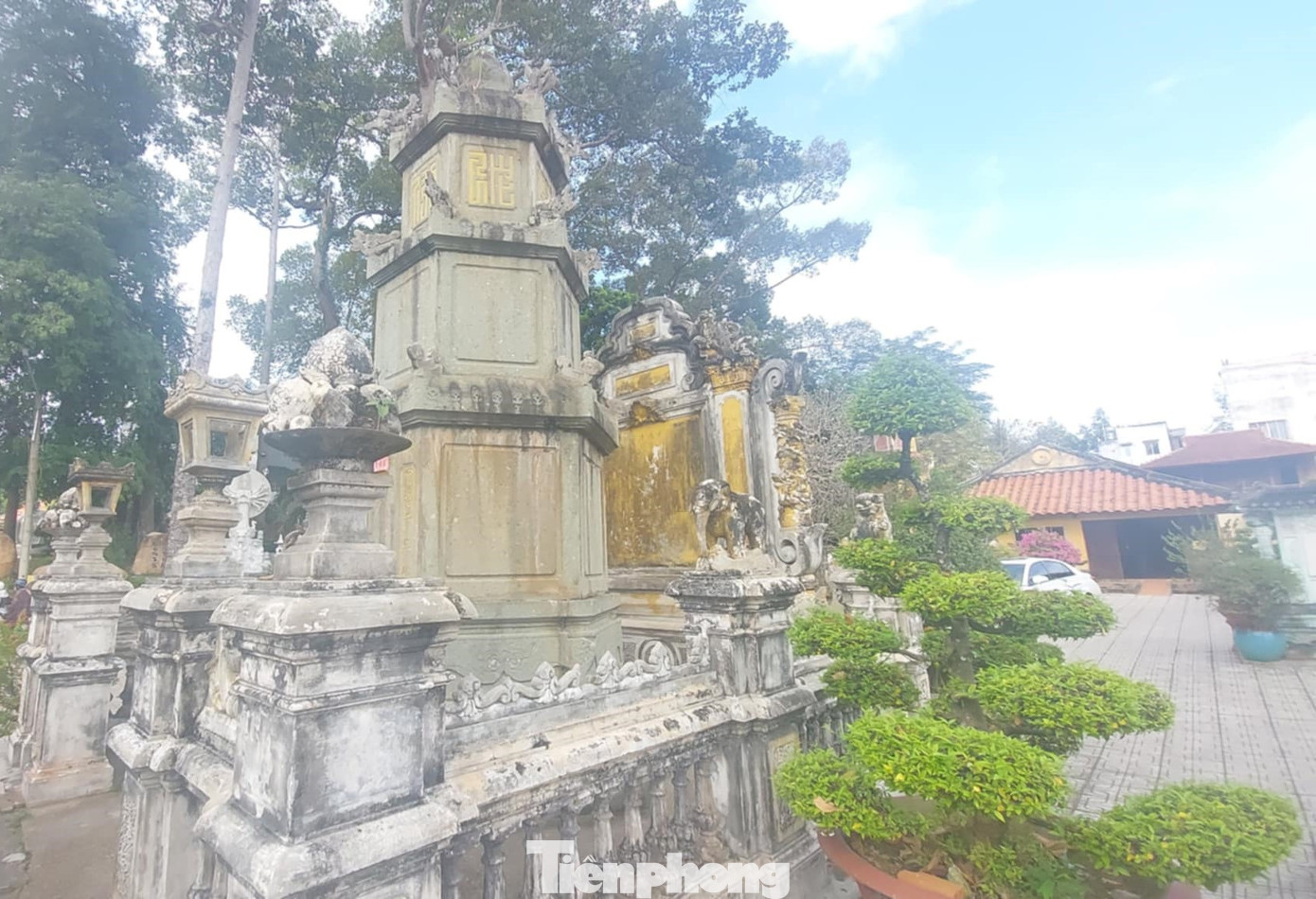 Sau cách mạng Tháng Tám năm 1945, chùa Hội Khánh là trụ sở Hội Phật giáo cứu quốc tỉnh Thủ Dầu Một, đã góp nhiều công sức tâm huyết kể cả xương máu của các nhà tu, Phật tử nhà chùa. Trong cuộc kháng chiến chống ngoại xâm của nhân dân địa phương từ 1953, chùa là trụ sở Phật giáo yêu nước tỉnh Bình Dương và đến 1983 chùa Hội Khánh là trụ sở của tỉnh Hội Phật giáo Bình Dương.