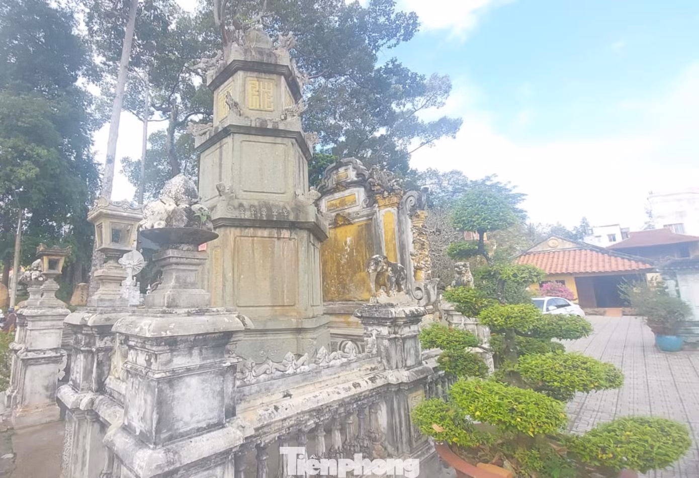 Sau cách mạng Tháng Tám năm 1945, chùa Hội Khánh là trụ sở Hội Phật giáo cứu quốc tỉnh Thủ Dầu Một, đã góp nhiều công sức tâm huyết kể cả xương máu của các nhà tu, Phật tử nhà chùa. Trong cuộc kháng chiến chống ngoại xâm của nhân dân địa phương từ 1953, chùa là trụ sở Phật giáo yêu nước tỉnh Bình Dương và đến 1983 chùa Hội Khánh là trụ sở của tỉnh Hội Phật giáo Bình Dương.