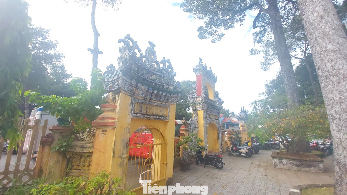 Cụ Phó bảng Nguyễn Sinh Sắc - thân sinh của Chủ tịch Hồ Chí Minh - từng đi đến nhiều nơi để tổ chức hoạt động cứu nước. Trong những tài liệu mật của mật thám Pháp ghi lại được lưu giữ trong một ngôi chùa cổ ở tỉnh Bình Dương là chùa Hội Khánh. Ngôi chùa này cũng là nơi cụ Phó bảng Nguyễn Sinh Sắc từng tới hoạt động, gây dựng phong trào yêu nước.