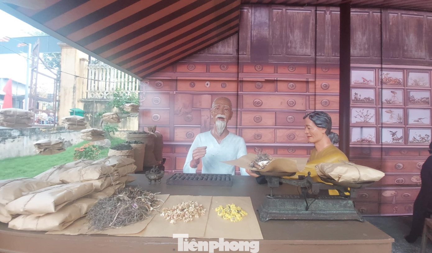 Chùa Hội Khánh là nơi cụ Phó bảng Nguyễn Sinh Sắc từng tới hoạt động, gây dựng phong trào yêu nước một thời gian khá dài (từ năm 1923-1926).