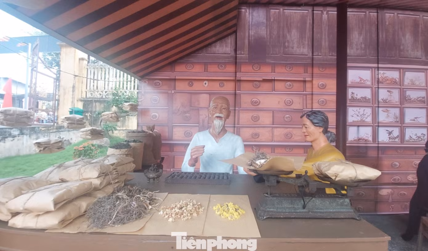 Chùa Hội Khánh là nơi cụ Phó bảng Nguyễn Sinh Sắc từng tới hoạt động, gây dựng phong trào yêu nước một thời gian khá dài (từ năm 1923-1926).