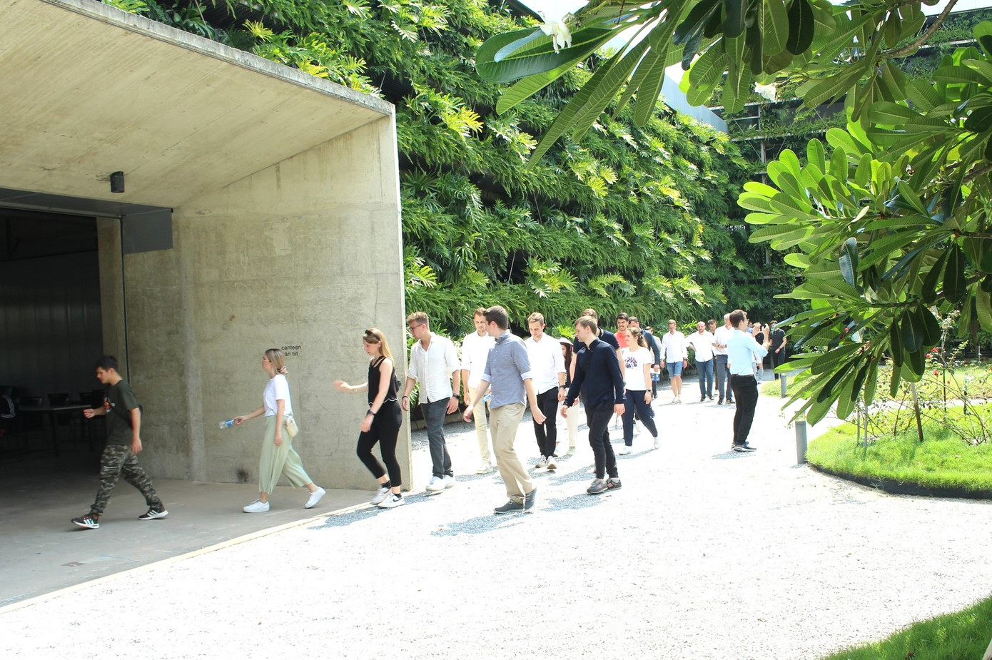 Đơn vị này này chuyên sản xuất và kinh doanh hệ thống dây thừng và phụ kiện. Nhà máy áp dụng các nguyên tắc thông gió tự nhiên và sử dụng cây xanh cho toàn bộ mặt ngoài, giúp giảm tiêu thụ năng lượng và lượng khí nhà kính thải ra. Đặc biệt, công ty đầu tư hệ thống điện năng lượng mặt trời và xe máy điện cho nhân viên nhằm khẳng định cho cam kết phát triển bền vững và trách nhiệm xã hội của mình.