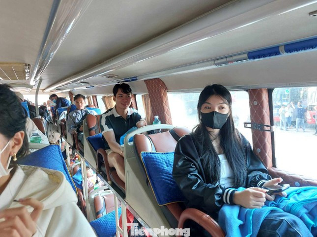 Công nhân sau Tết quay trở lại Bình Dương làm việc.