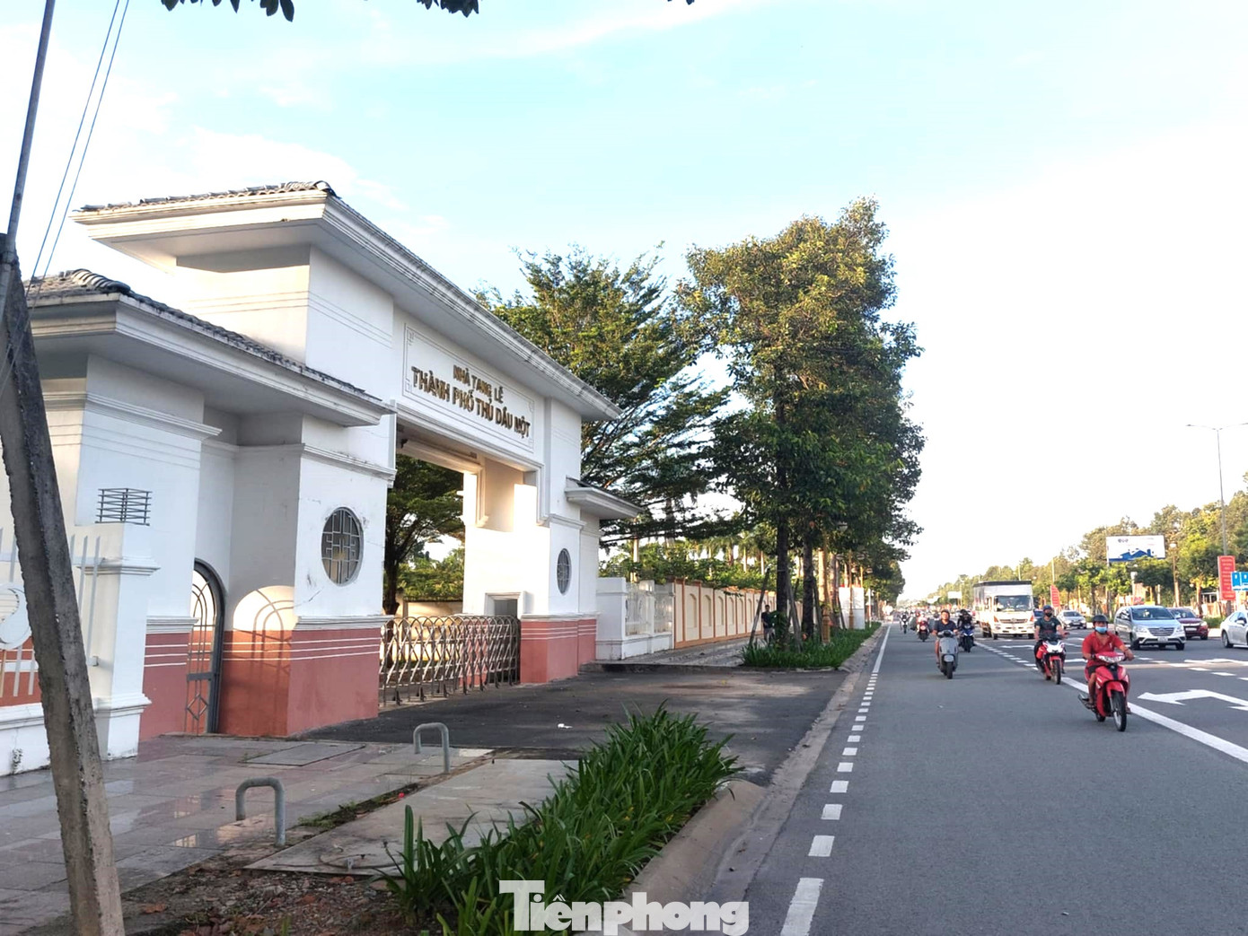 Trước đó, để đáp ứng tiêu chí đô thị loại 1, vào năm 2017, Bình Dương đã chi hàng chục tỷ đồng để đầu tư xây dựng Nhà tang lễ TP. Thủ Dầu Một trên tổng diện tích hơn 13.700m2. Trước đó, để đáp ứng tiêu chí đô thị loại 1, vào năm 2017, Bình Dương đã chi hàng chục tỷ đồng để đầu tư xây dựng Nhà tang lễ TP. Thủ Dầu Một trên tổng diện tích hơn 13.700m2.