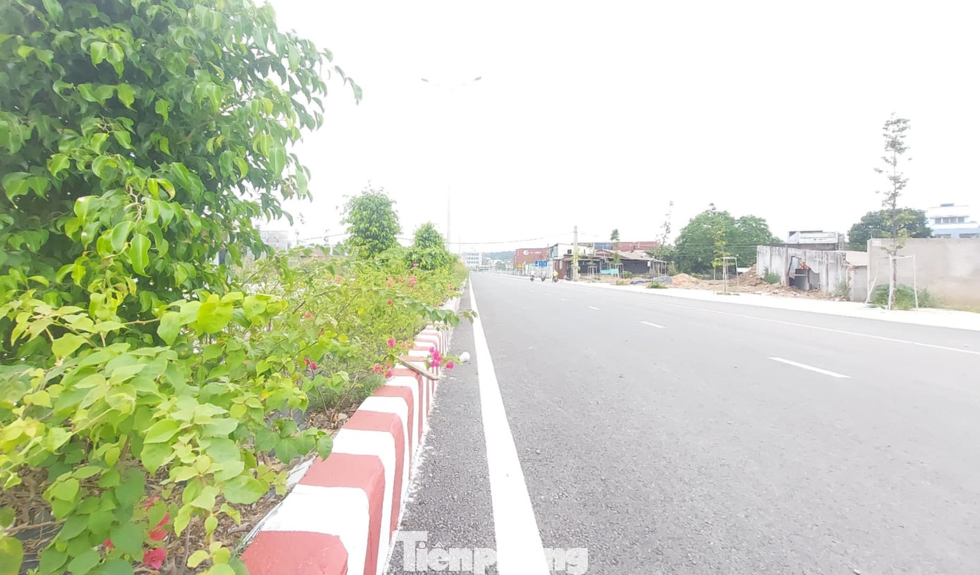 Hiện nay, đường Trục chính Đông - Tây đã cơ bản hoàn thiện cho phép thông xe song chưa thể liên thông với quốc lộ 1A.