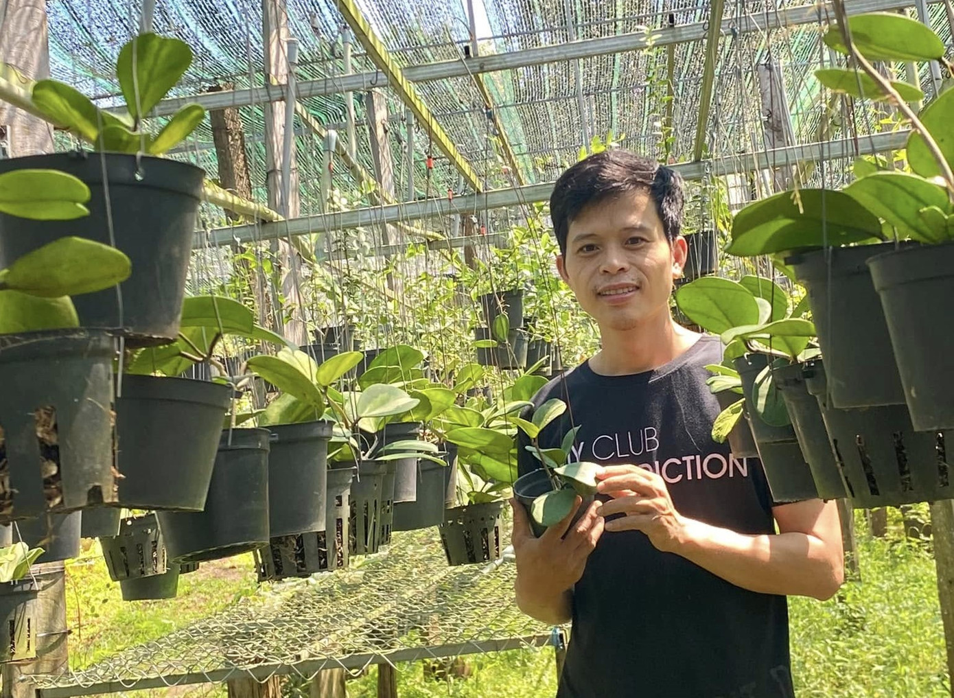 Đầu năm 2017, sau khi tốt nghiệp cao đẳng, ngành xây dựng, Đỗ Văn Phúc qua Nhật Bản theo diện lao động phổ thông. Tuy nhiên, do sức khỏe không cho phép, anh buộc phải dừng công việc ngoài trời đầy khắc nghiệt ở Nhật Bản và trở về quê nhà vào cuối năm 2017. Thời điểm đó, Phúc phải đối mặt với áp lực tài chính và sự thất vọng từ bản thân và gia đình. Đầu năm 2017, sau khi tốt nghiệp cao đẳng, ngành xây dựng, Đỗ Văn Phúc qua Nhật Bản theo diện lao động phổ thông. Tuy nhiên, do sức khỏe không cho phép, anh buộc phải dừng công việc ngoài trời đầy khắc nghiệt ở Nhật Bản và trở về quê nhà vào cuối năm 2017. Thời điểm đó, Phúc phải đối mặt với áp lực tài chính và sự thất vọng từ bản thân và gia đình.