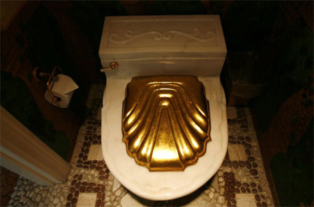 Toilet được dát vàng