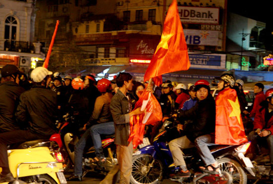 Mong kiếm thêm từ chiến thắng của tuyển Việt Nam.