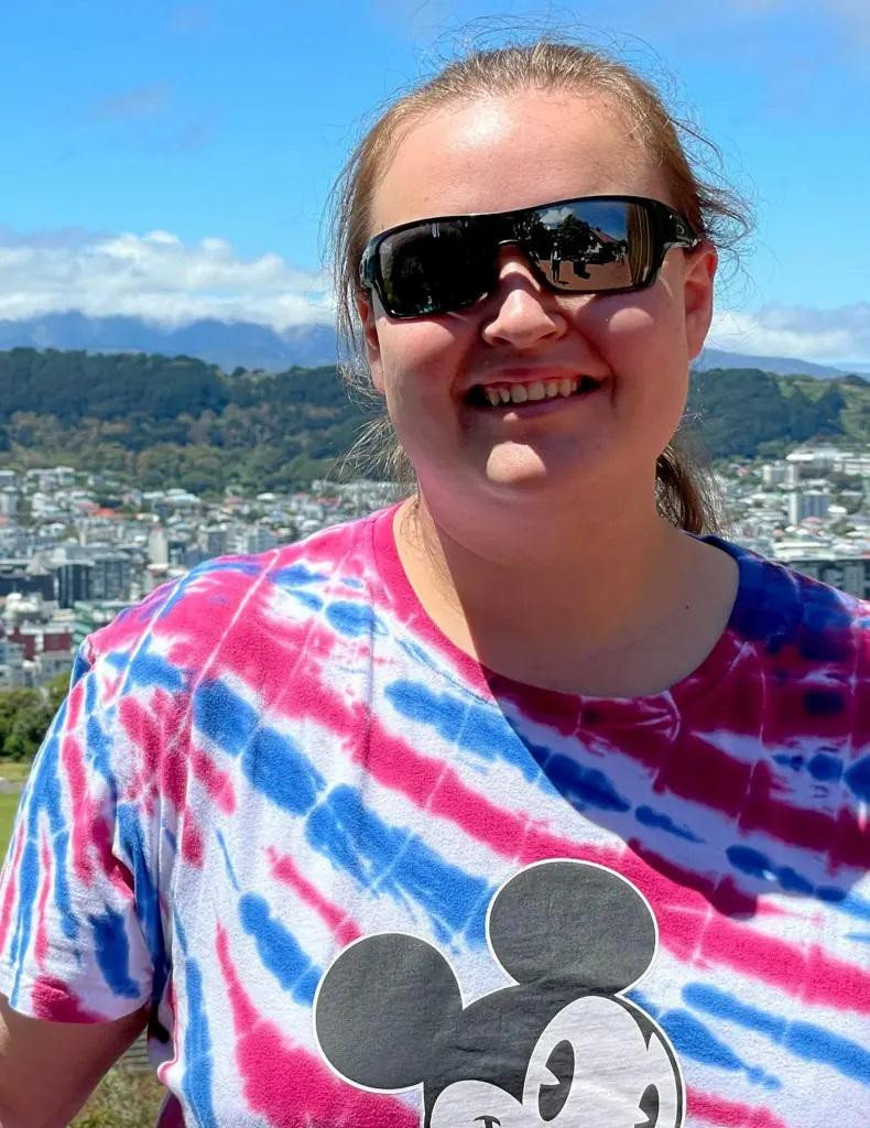 Từ năm 11 tuổi, Morgan luôn phải cạo râu nhẵn nhụi để che giấu bộ râu quai nón của mình.