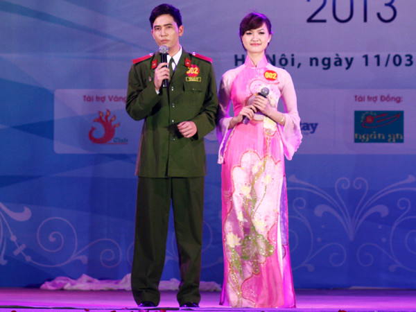 Cặp đôi 002 trong phần thi tài năng là kể chuyện về tấm gương đạo đức Hồ Chí Minh: Chủ tịch nước cũng không có đặc quyền