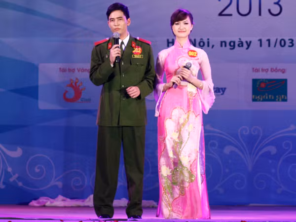 Cặp đôi 002 trong phần thi tài năng là kể chuyện về tấm gương đạo đức Hồ Chí Minh: Chủ tịch nước cũng không có đặc quyền