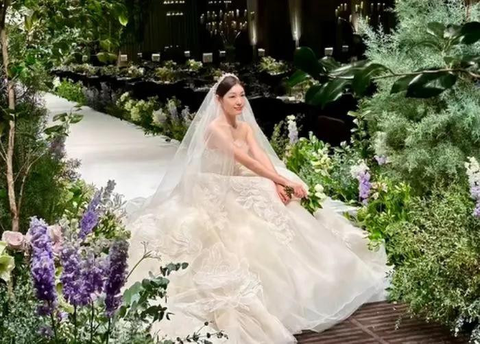 Chiếc váy cưới đắt đỏ ảnh 1 Chiếc váy cưới đắt đỏ ảnh 1