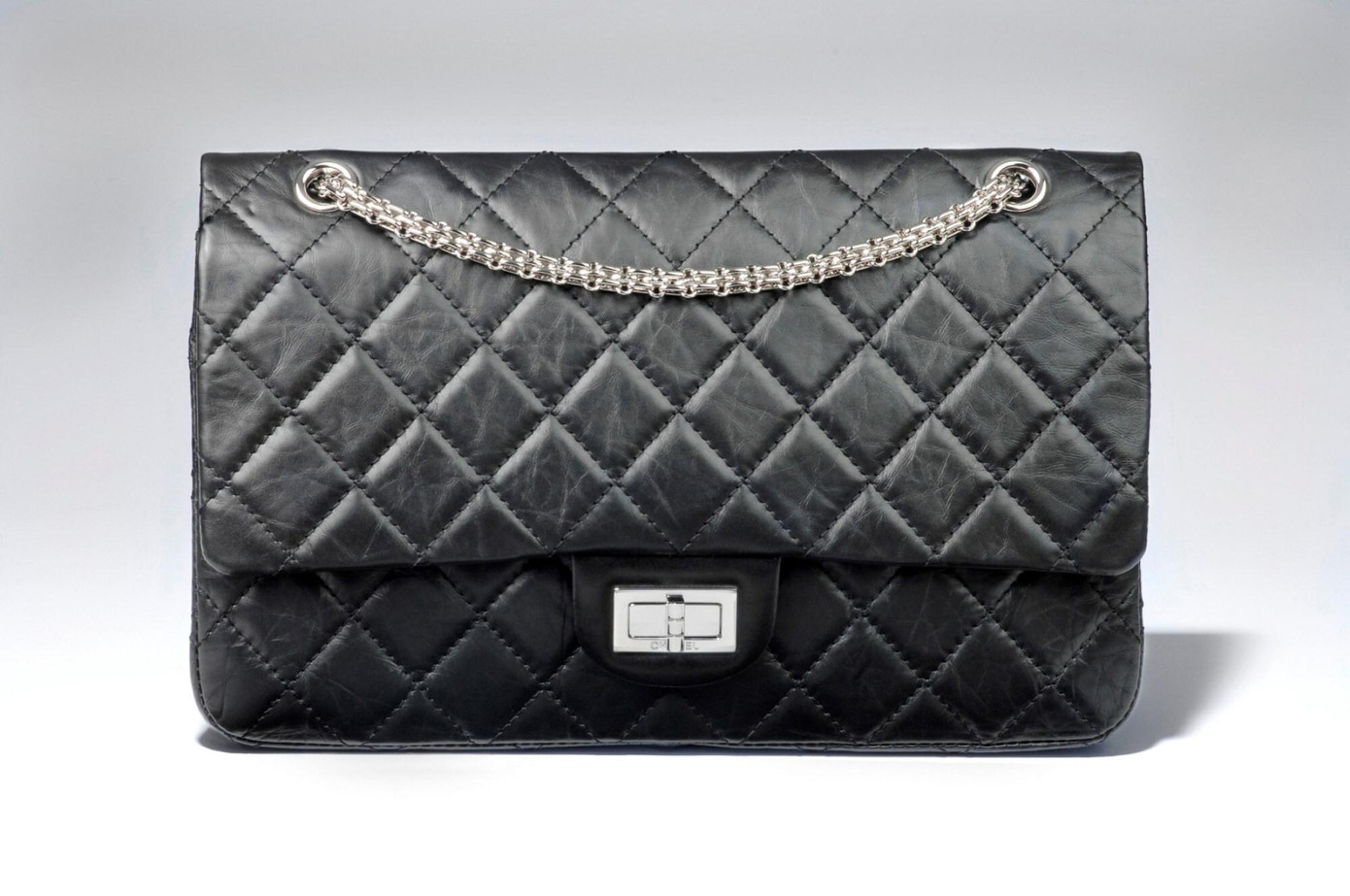 Chiếc túi xách Chanel 2.55 được đặt tên theo ngày bản thiết kế của nó được hoàn thiện.