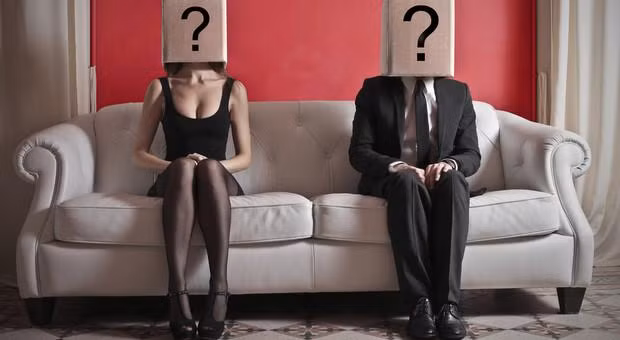 Tại sao lại xa cách khi cả hai sống cùng dưới một mái nhà?