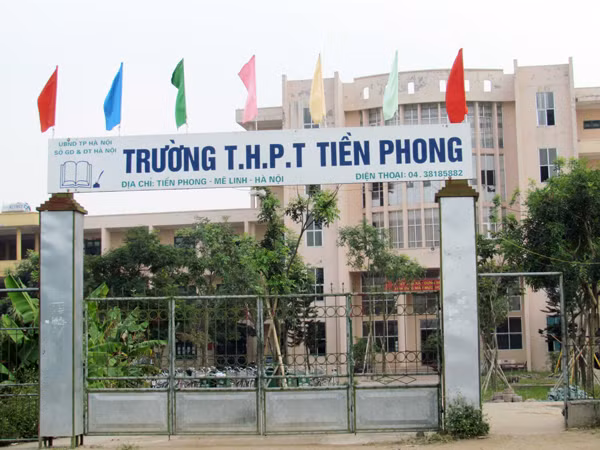 Trường THPT Tiền Phong – nơi em L đang theo học. Trường THPT Tiền Phong – nơi em L đang theo học