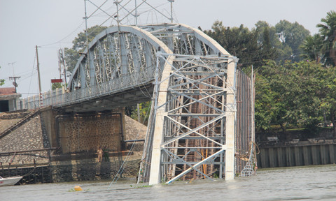 Hé lộ tình tiết mới vụ sà lan tông sập cầu Ghềnh ảnh 3