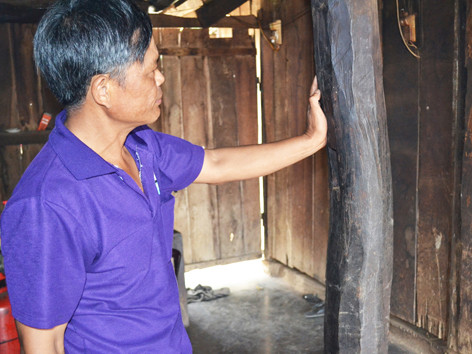 Trụ nhà bằng gỗ trắc