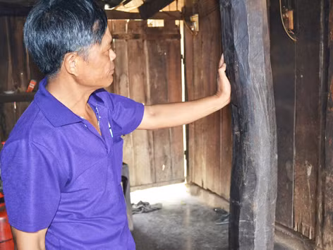 Trụ nhà bằng gỗ trắc