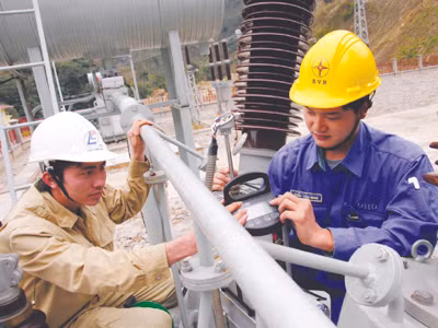 Kiểm tra thiết bị điện Ảnh: Ngọc Hà